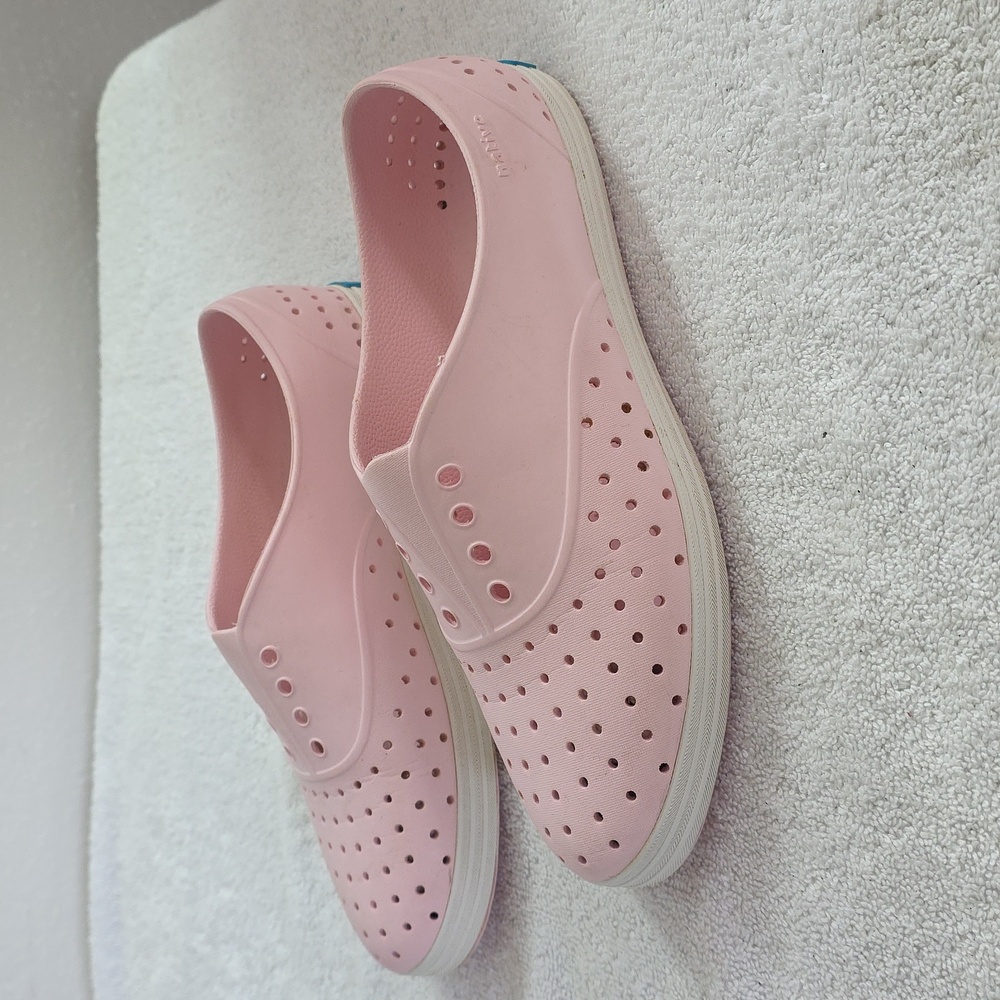 Native Jiricho Dust Pink/Shell White Casual Rubber Injected Shoes Ladies 10 Guc